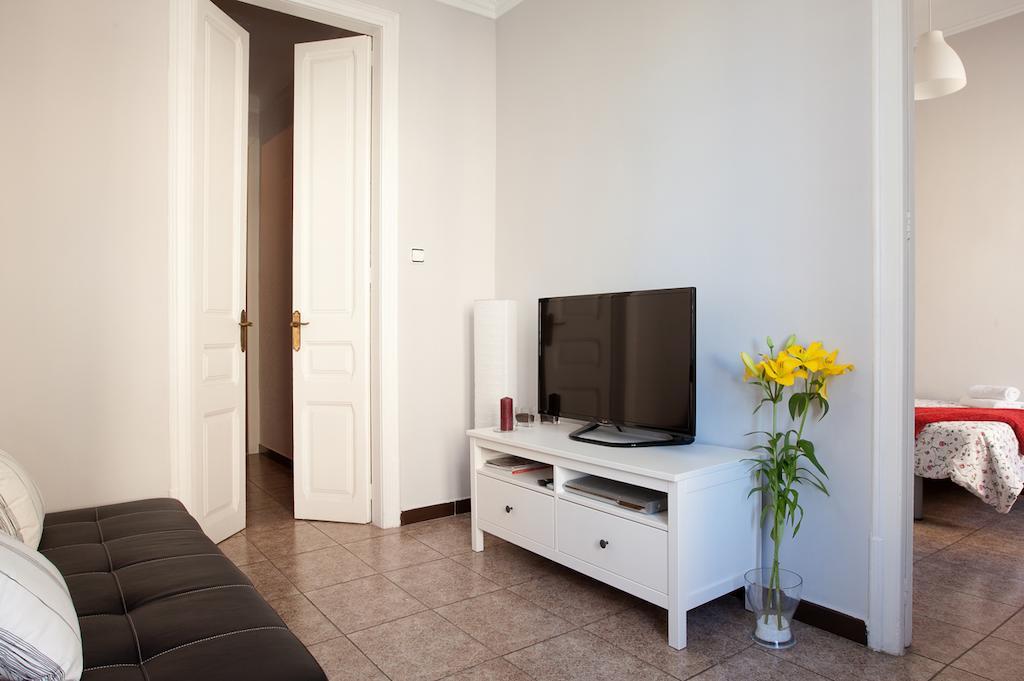 Whatching Sagrada Familia Apartamento Barcelona Quarto foto